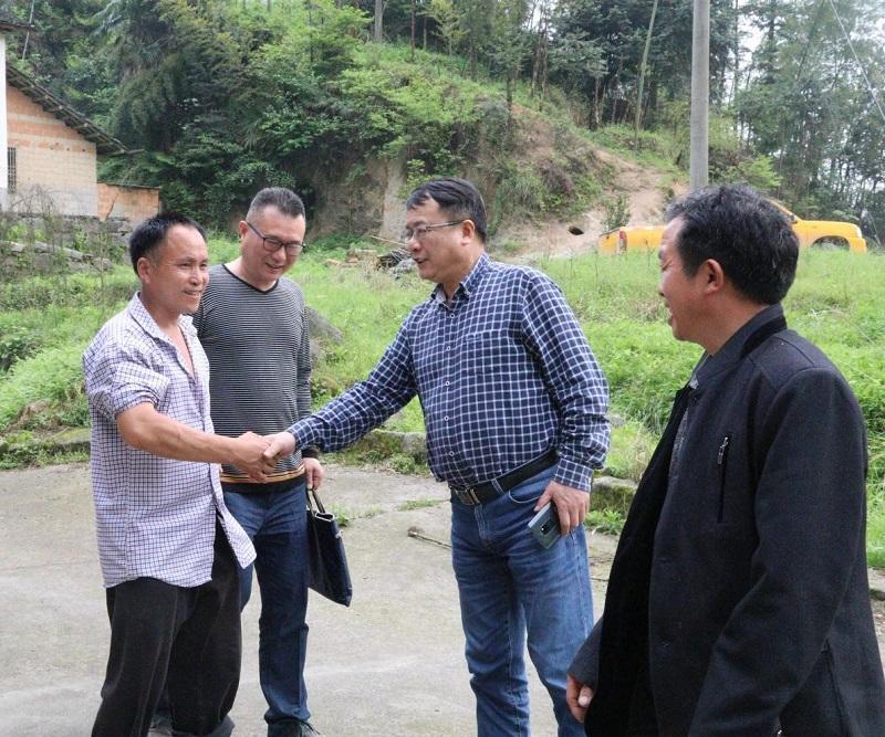 胡流芳率隊到汨羅市川山坪鎮(zhèn)達(dá)摩嶺村走訪幫扶貧困人員